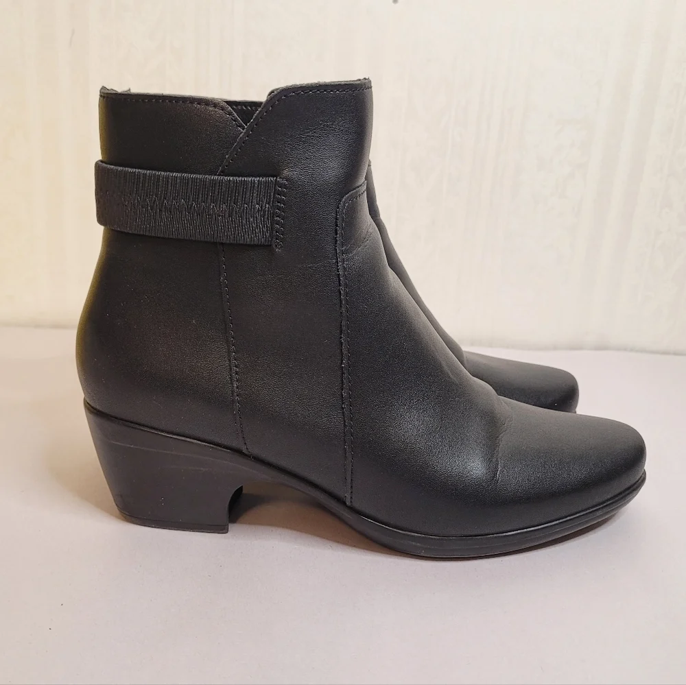 Clarks Emily Holly Black Leather Ankle Boots Women's Size 8 Side Zip Classic